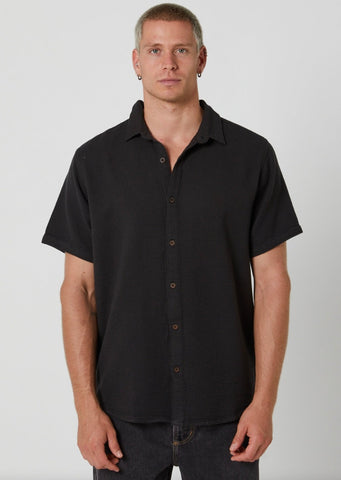 Minimal Thrills Seersucker Short Sleeve Shirt Merch Black