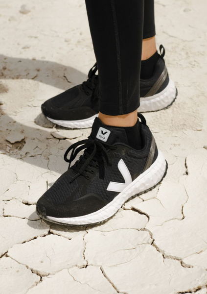 Veja Women's Condor Alveomesh Black White Shop ATAMIRA online