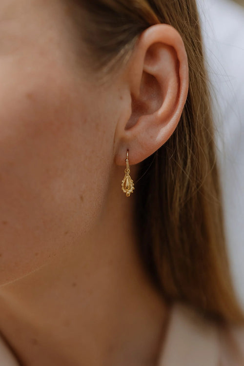 Este Earrings Gold