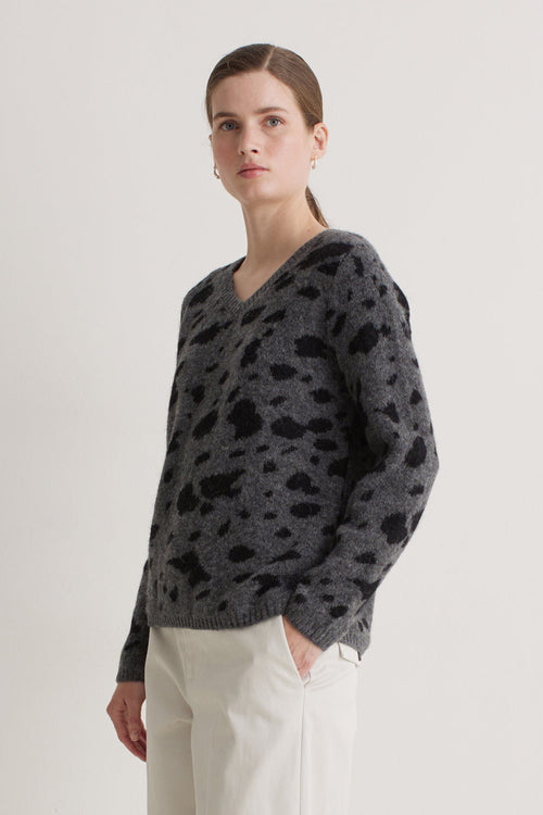 V Neck Jumper Leopard Graphite