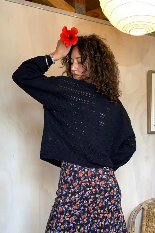 Trellis V Neck Black