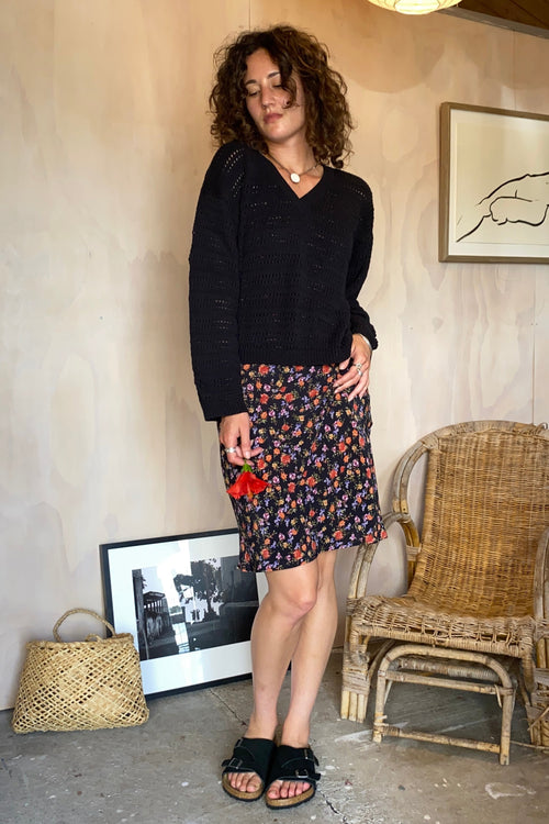 Trellis V Neck Black