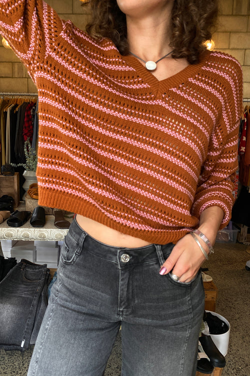 Trellis V-Neck Rust Peony