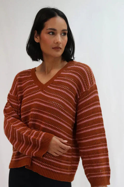 Trellis V-Neck Rust Peony