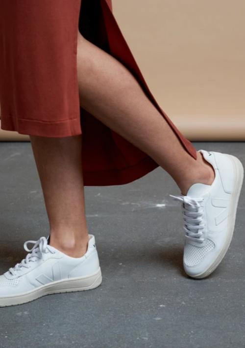 Veja V10 Leather Extra White