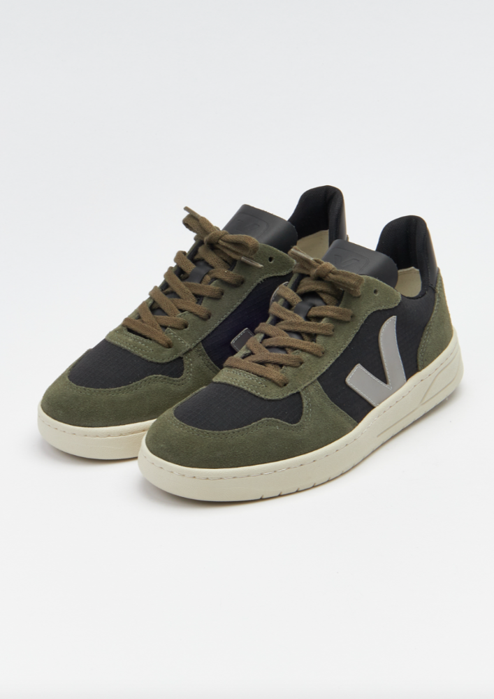 Veja sales v10 black